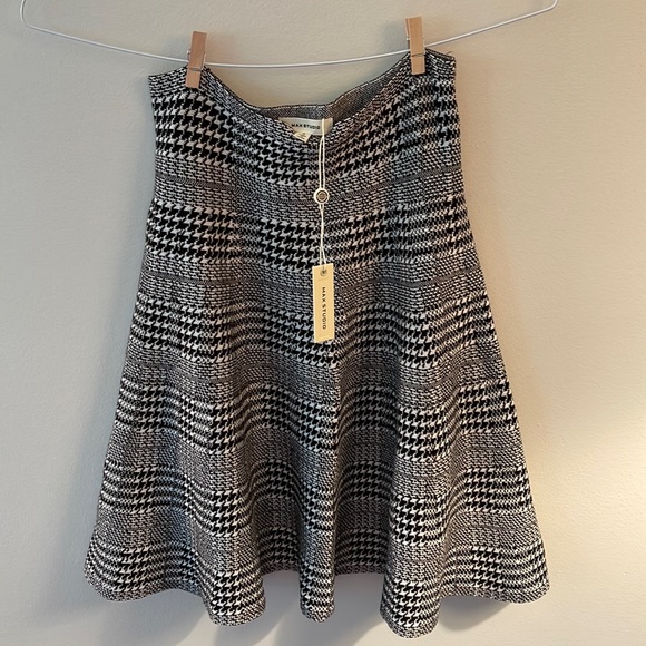 Skirt - Picture 1 of 2